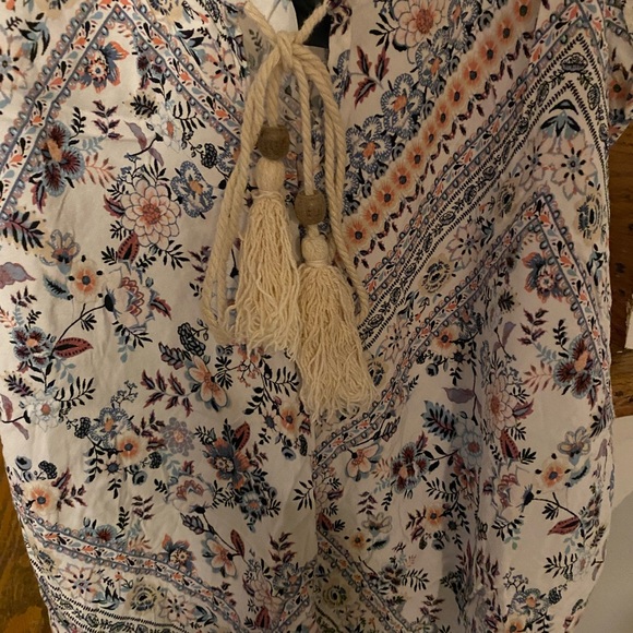 Rue21 tank Top knit spaghetti straps with floral pattern Size Medium - Picture 7 of 8